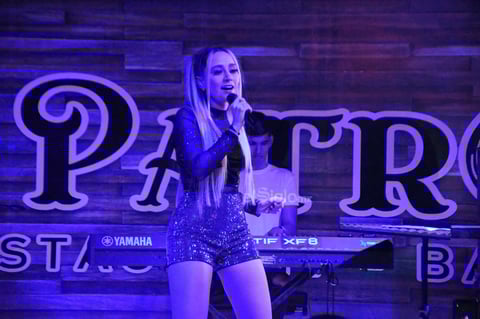 Carolina Ross conquista a laguneros al ofrecer concierto