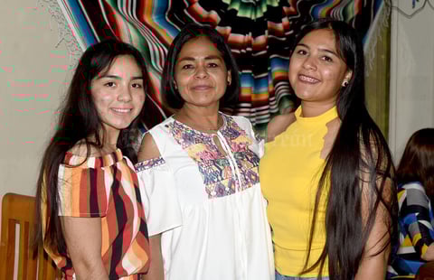 19042021  América Hernández, Esmeralda Machado y Yoselin Machado.
