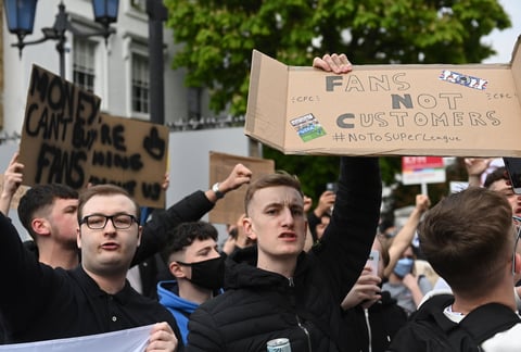 Aficionados protestan en Londres contra la Superliga