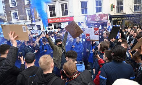 Aficionados protestan en Londres contra la Superliga