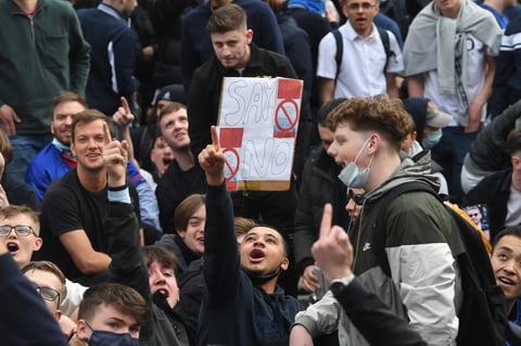 Aficionados protestan en Londres contra la Superliga