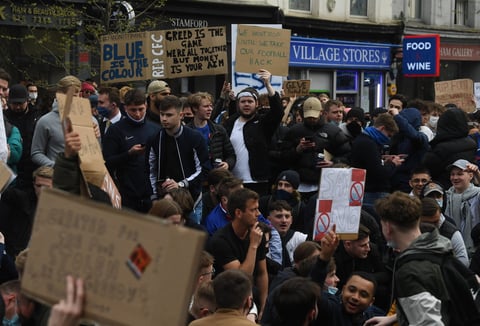 Aficionados protestan en Londres contra la Superliga