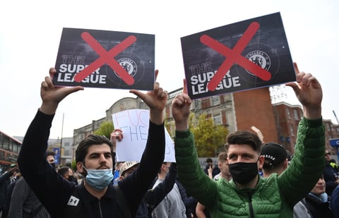 Aficionados protestan en Londres contra la Superliga