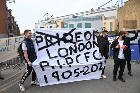 Aficionados protestan en Londres contra la Superliga