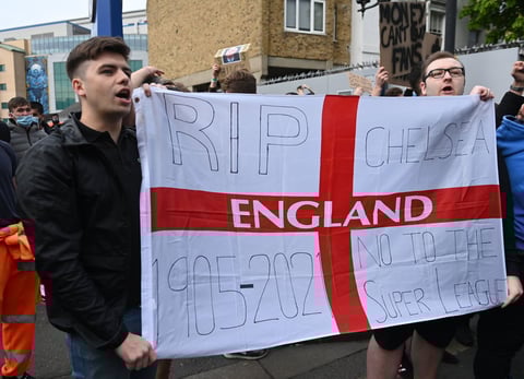 Aficionados protestan en Londres contra la Superliga