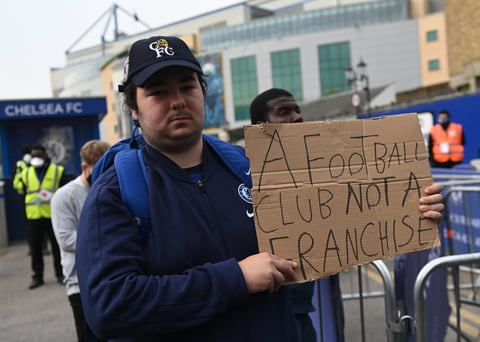 Aficionados protestan en Londres contra la Superliga