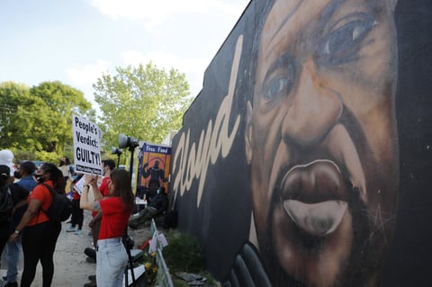 Activistas, políticos y ciudadanos celebran condena a Chauvin por muerte de George Floyd