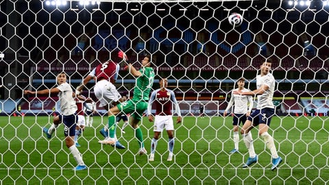 Manchester City resiste ante Aston Villa, un paso más hacia el título de la Premier