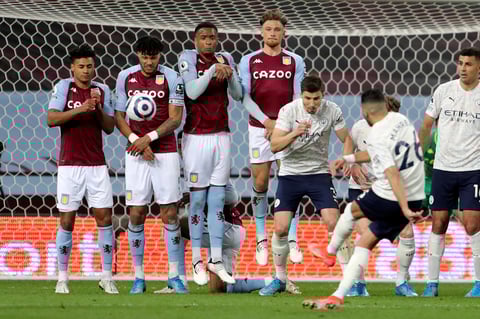 Manchester City resiste ante Aston Villa, un paso más hacia el título de la Premier