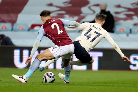 Manchester City resiste ante Aston Villa, un paso más hacia el título de la Premier