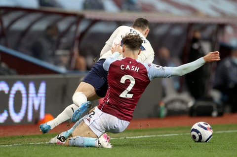 Manchester City resiste ante Aston Villa, un paso más hacia el título de la Premier