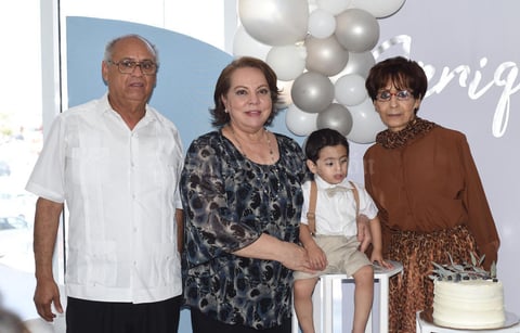 24042021 Abuelos Juan Antonio Talamantes Ramírez, Magdalena Valdivia Vallejo e Imelda Landeros Trujillo.