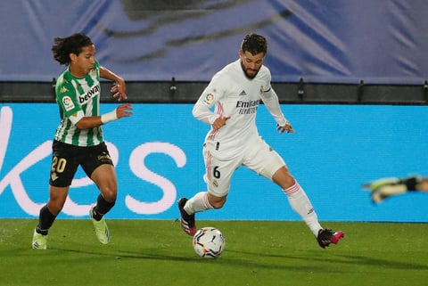 Andrés Guardado sostiene al Betis en empate ante Real Madrid
