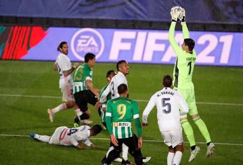 Andrés Guardado sostiene al Betis en empate ante Real Madrid