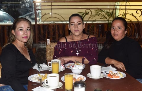 26042021 Victoria González, María Chavarría y Mary Vela.