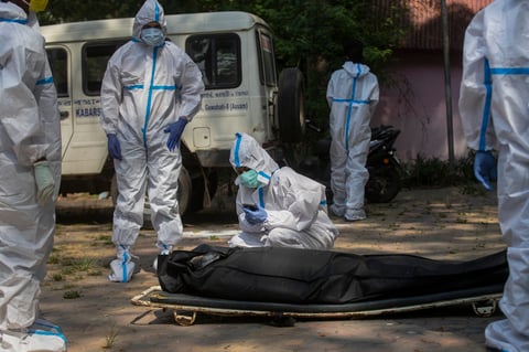 En el cómputo global desde el inicio de la pandemia, los contagios ascienden a 147 millones, con 3,1 millones de muertes debido a la COVID-19.
