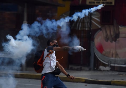 Heridos de protestas en Colombia avivan críticas contra represión