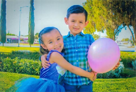 30042021 Los hermanos Ríos Durán celebran el Día del niño.