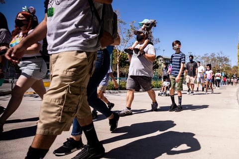 Disneyland reabre sus puertas