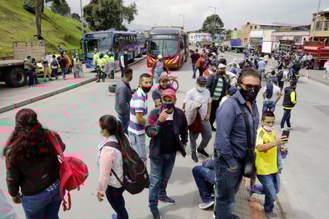 Reportan 19 muertos y cientos de heridos tras represión de protestas en Colombia