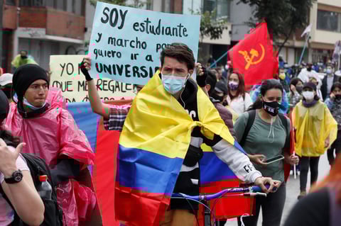 Reportan 19 muertos y cientos de heridos tras represión de protestas en Colombia