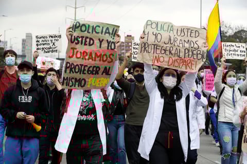 Reportan 19 muertos y cientos de heridos tras represión de protestas en Colombia