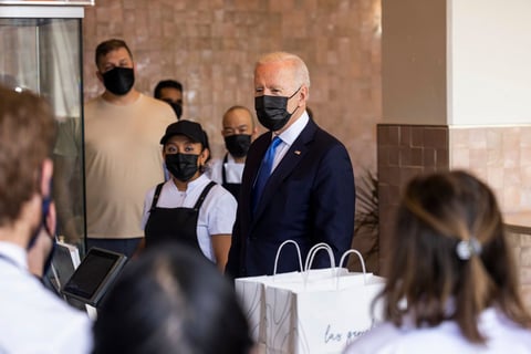 Biden visita restaurante mexicano en honor al Cinco de Mayo