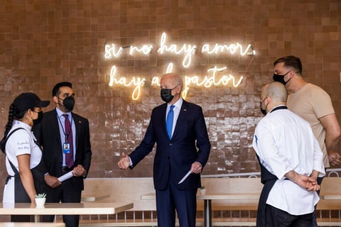 Biden visita restaurante mexicano en honor al Cinco de Mayo
