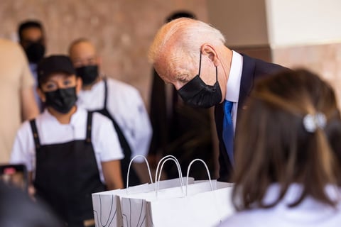 Biden visita restaurante mexicano en honor al Cinco de Mayo