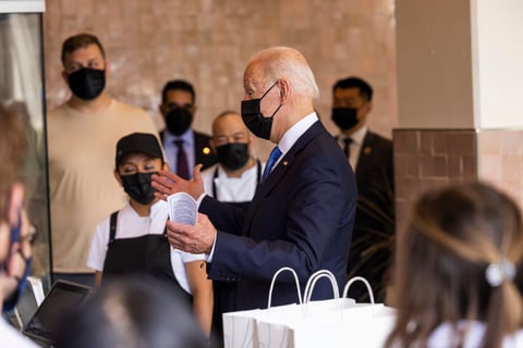 Biden visita restaurante mexicano en honor al Cinco de Mayo