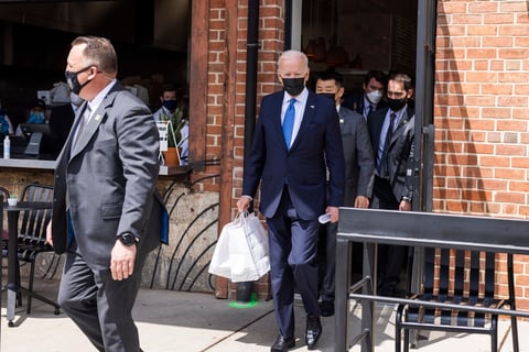 Biden visita restaurante mexicano en honor al Cinco de Mayo