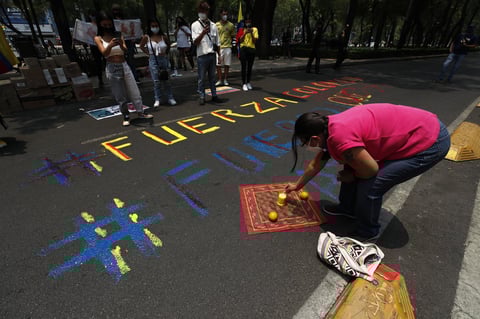 Protestan en la Embajada de Colombia en México contra la represión del gobierno
