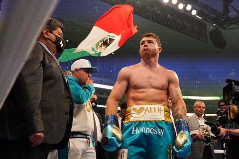 'Canelo' Álvarez derrota por nocaut técnico a Billy Joe Saunders