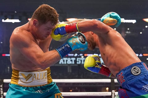 'Canelo' Álvarez derrota por nocaut técnico a Billy Joe Saunders