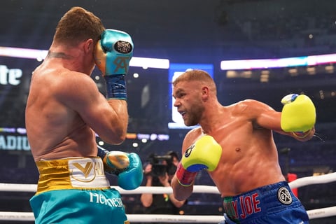 'Canelo' Álvarez derrota por nocaut técnico a Billy Joe Saunders
