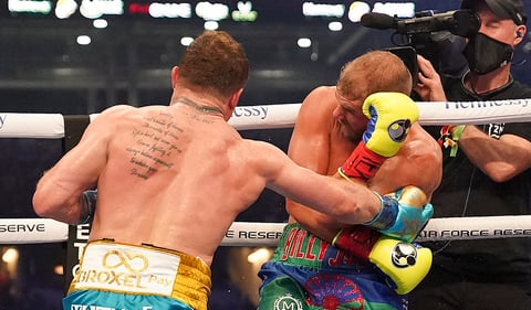 'Canelo' Álvarez derrota por nocaut técnico a Billy Joe Saunders