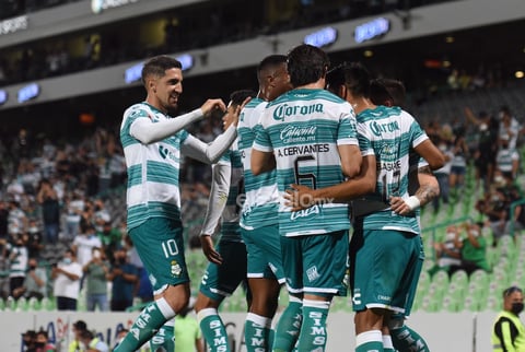 Santos Laguna golea al Querétaro y avanza a cuartos de final