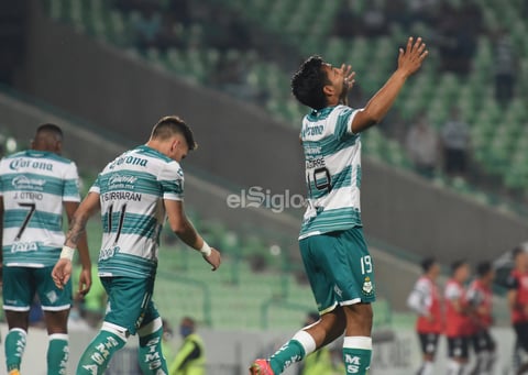 Santos Laguna golea al Querétaro y avanza a cuartos de final