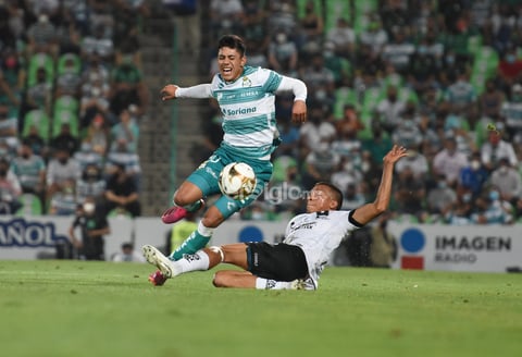 Santos Laguna golea al Querétaro y avanza a cuartos de final
