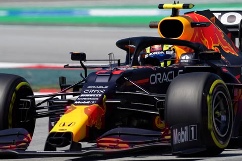 Gana Hamilton el Gran Premio de España; 'Checo' Pérez finaliza en quinto lugar