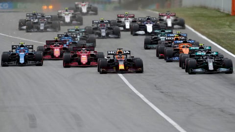 Gana Hamilton el Gran Premio de España; 'Checo' Pérez finaliza en quinto lugar