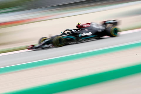 Gana Hamilton el Gran Premio de España; 'Checo' Pérez finaliza en quinto lugar