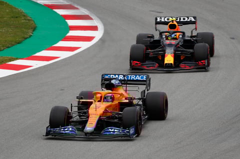 Gana Hamilton el Gran Premio de España; 'Checo' Pérez finaliza en quinto lugar