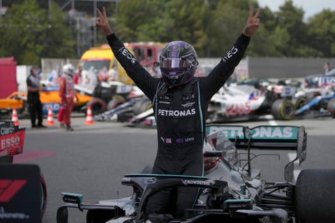 Gana Hamilton el Gran Premio de España; 'Checo' Pérez finaliza en quinto lugar