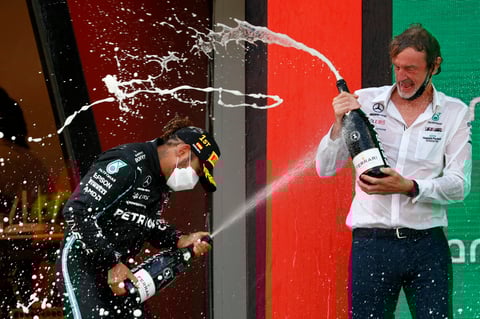 Gana Hamilton el Gran Premio de España; 'Checo' Pérez finaliza en quinto lugar
