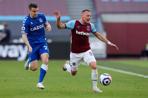Everton amarga al West Ham y lo aleja de la Champions