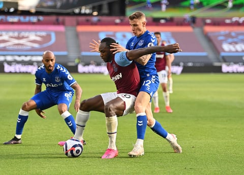Everton amarga al West Ham y lo aleja de la Champions