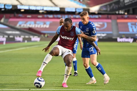 Everton amarga al West Ham y lo aleja de la Champions