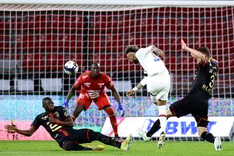 PSG se aleja del liderato de la Ligue 1 tras empate con Rennes