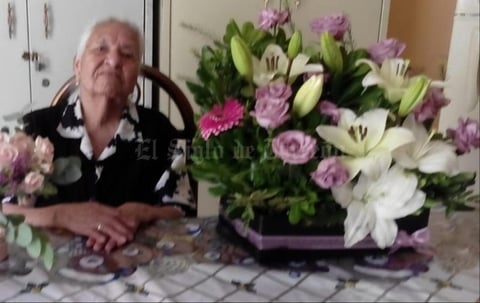 10052021 Sra. Juanita Bustos de López festejando el dÍa de las madres.